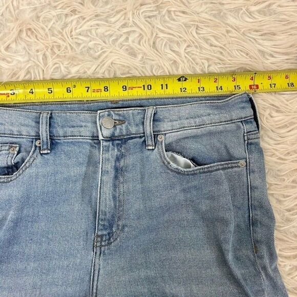 Calvin Klein High Rise Vintage Straight Women’s Distressed Light Wash Denim Jean - Picture 4 of 10